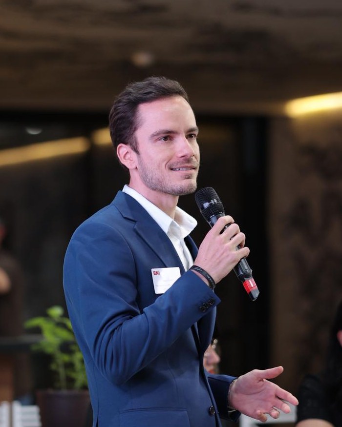 João Kissel, sócio da KONE Sales, falando em um evento